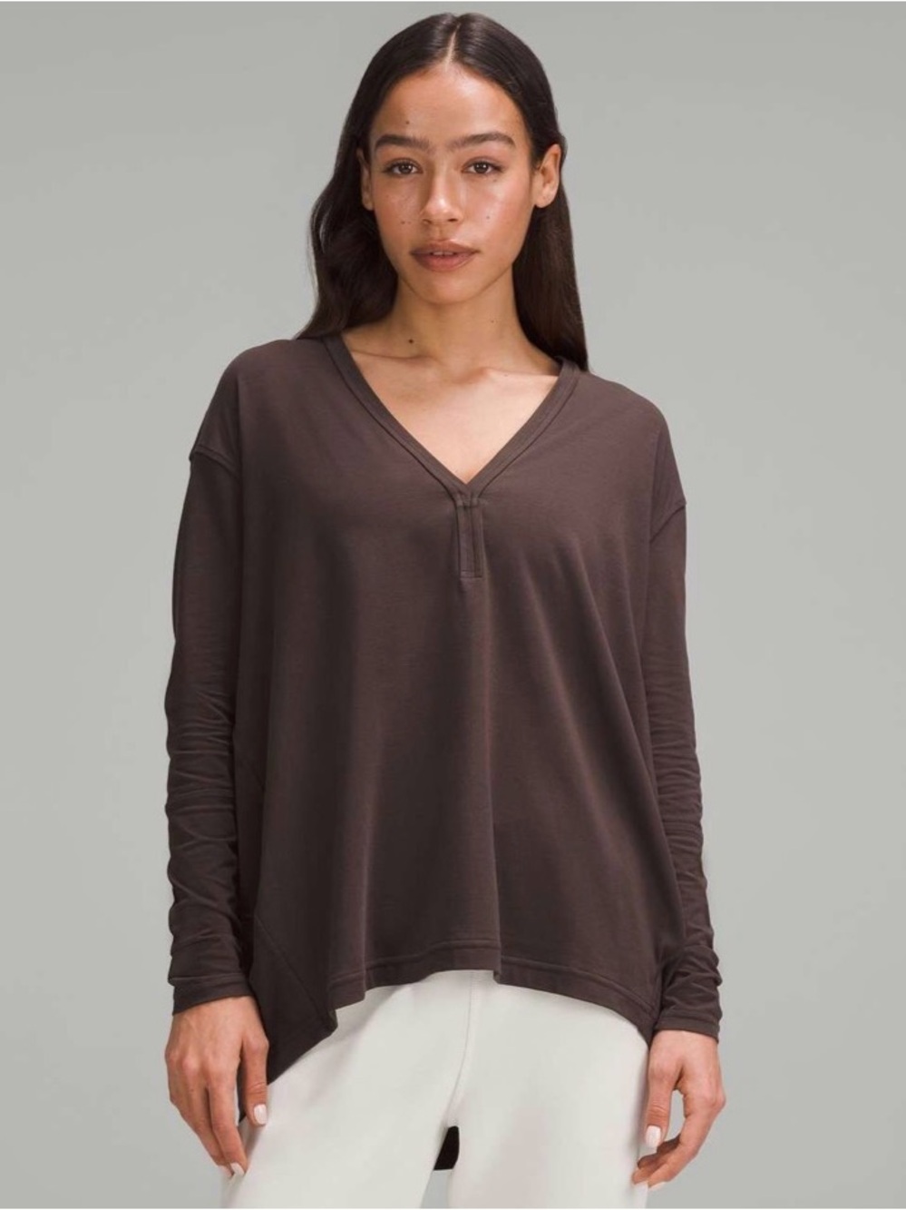 Lululemon Back In Action V-Neck Long-Sleeve Shirt
Espresso
